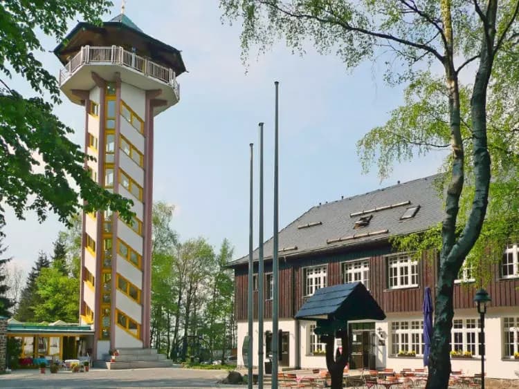 Aussichtsturm mit Berggasthaus Scheibenberg