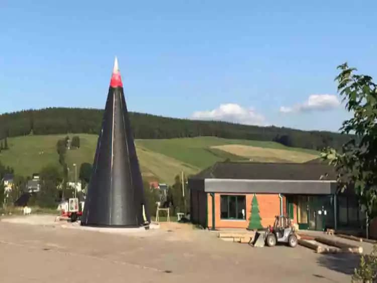 Die größte Räucherkerze der Welt in Crottendorf