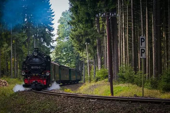 Dampflok der Fichtelbergbahn – Eisenbahnromantik im Erzgebirge
