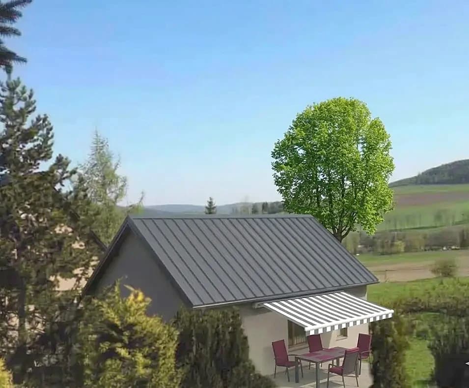 Terrasse mit Gartentisch am Ferienhaus Familie Ziller in ruhiger Ortsrandlage von Crottendorf